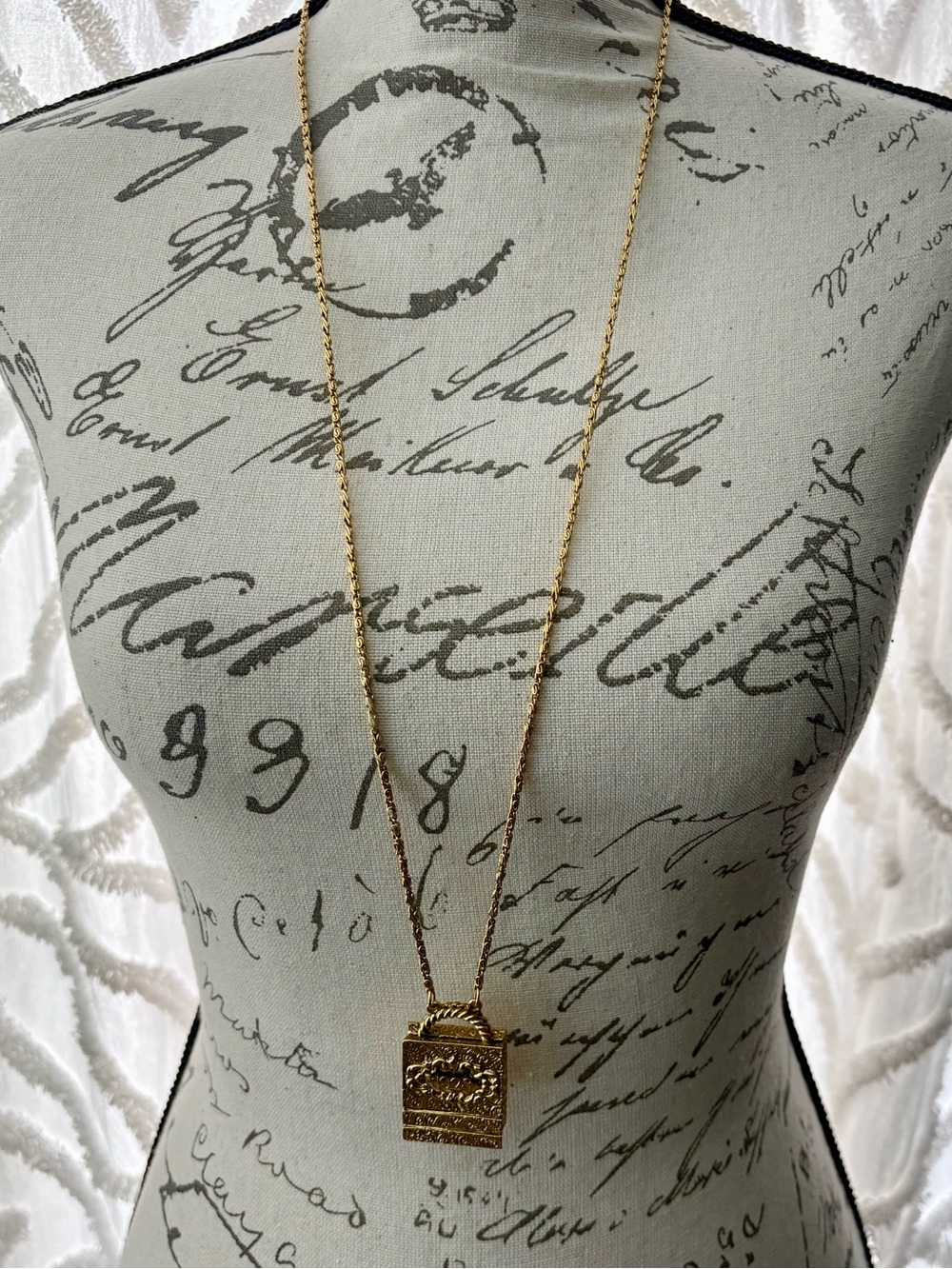 Rare Vintage 1928 Jewelry Purse Locket Necklace Hinged Gold Tone 33”